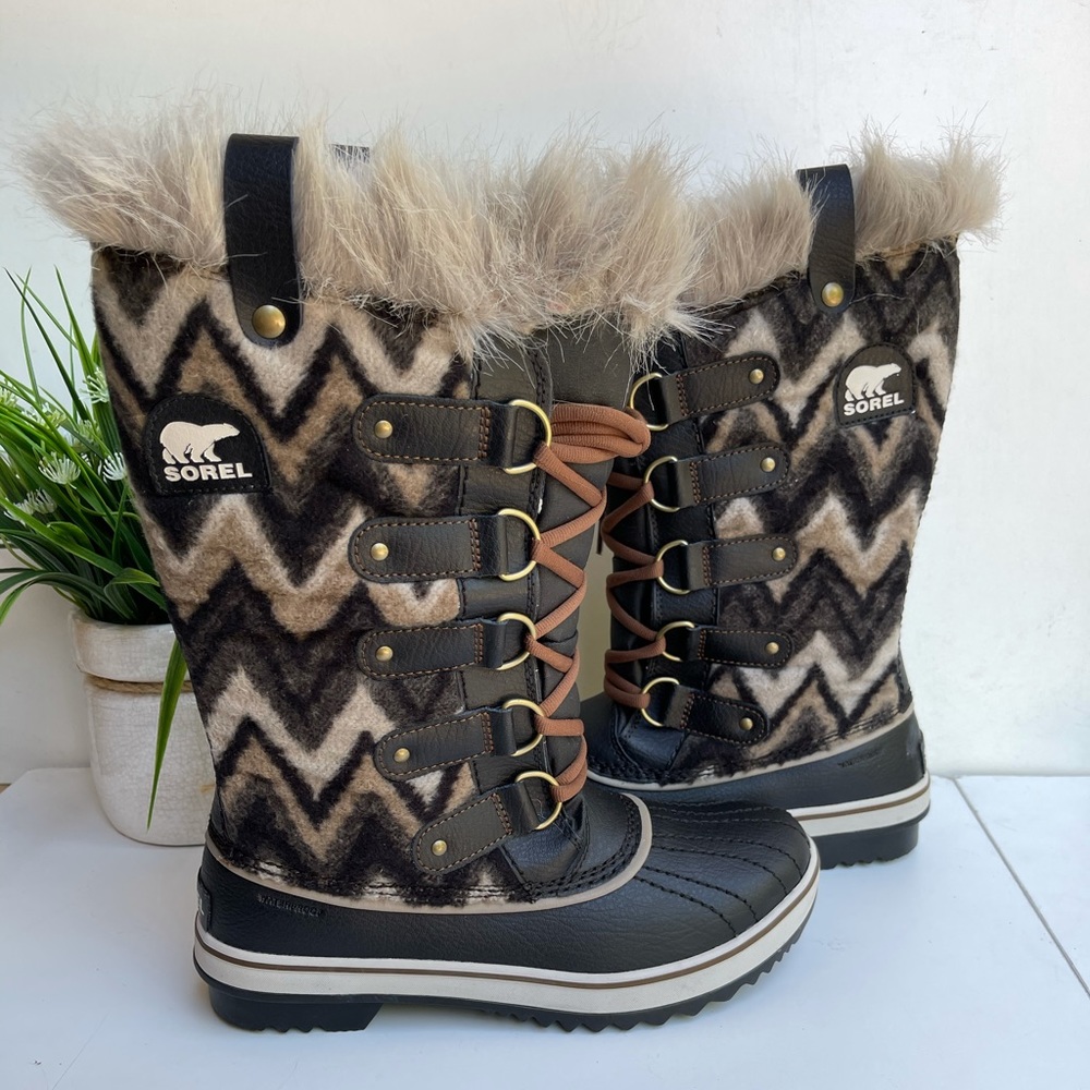 Sorel Black and Tan Zigzag Winter Boots